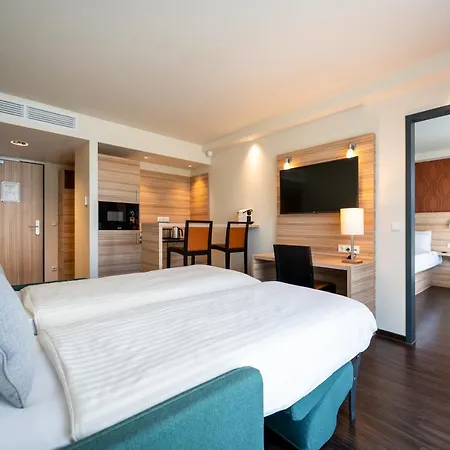 Aparthotel Staycity 4*