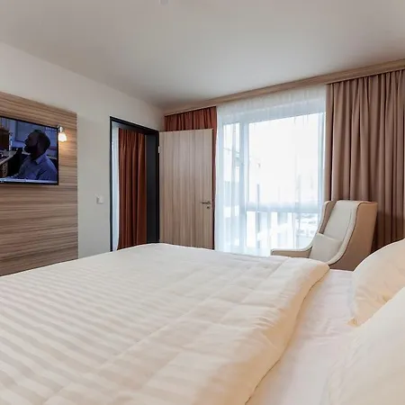 Staycity Aparthotel 4*