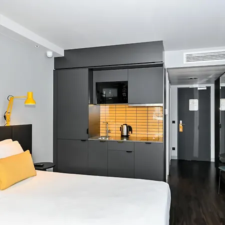Aparthotel Staycity 4*